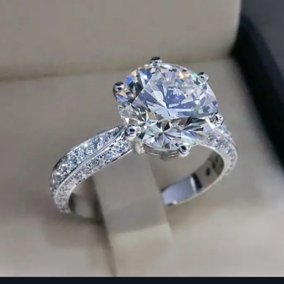 Jewelry - OMG!!! 💥💥NEW💥💥3.75 CT Trillant Round Cut CZ with 925 Sterling Silver band